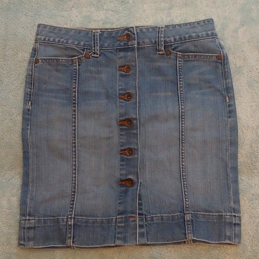 Denim skirt with pockets